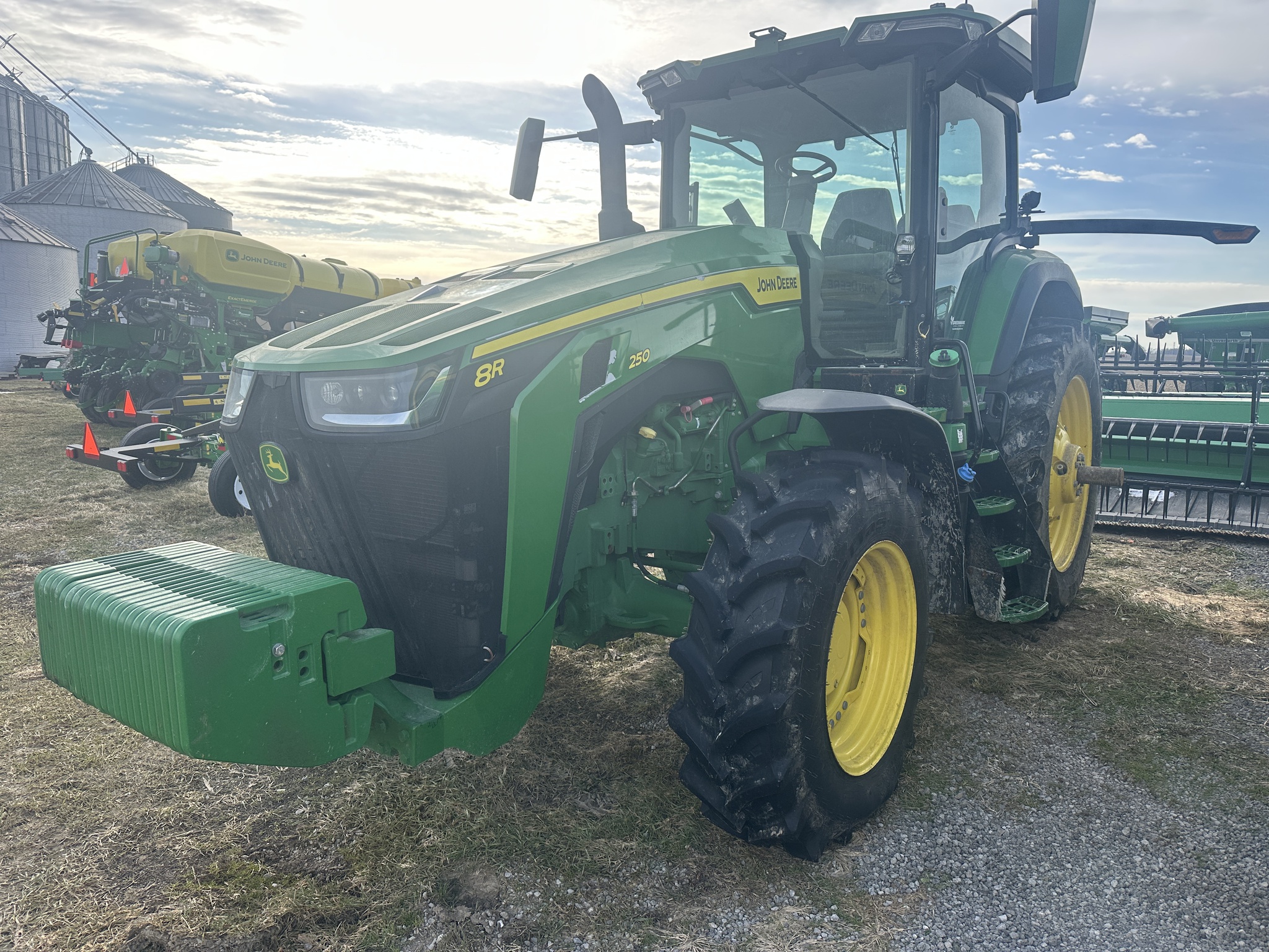 2023 John Deere 8R 250 Image 1