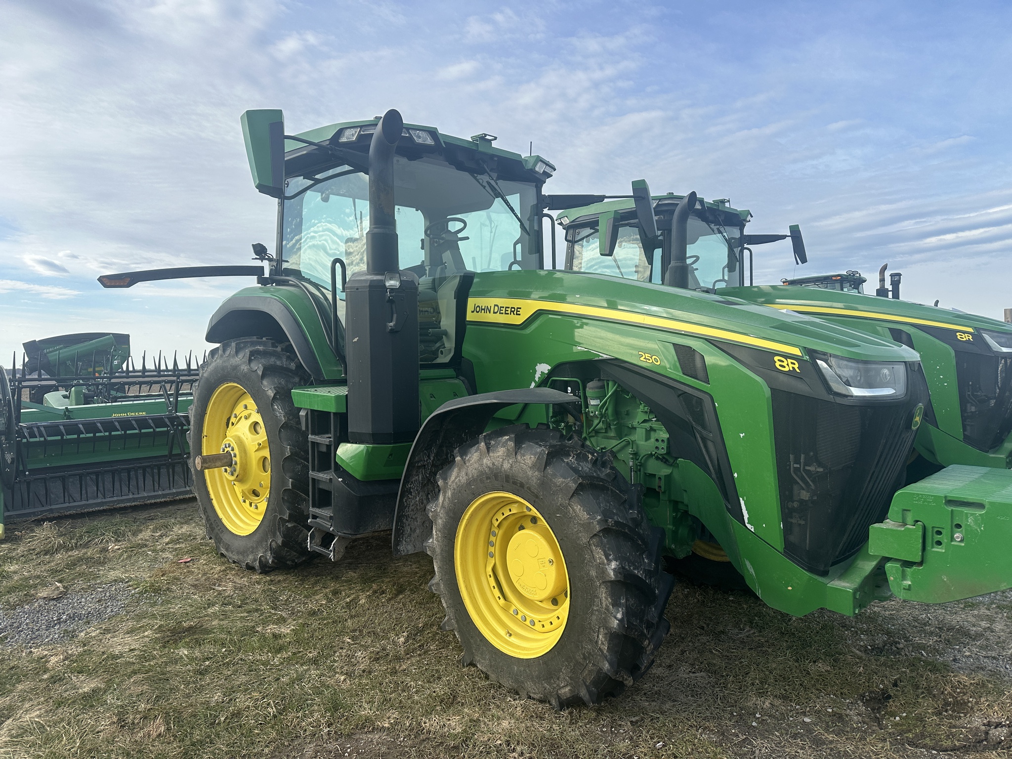2023 John Deere 8R 250 Image 4