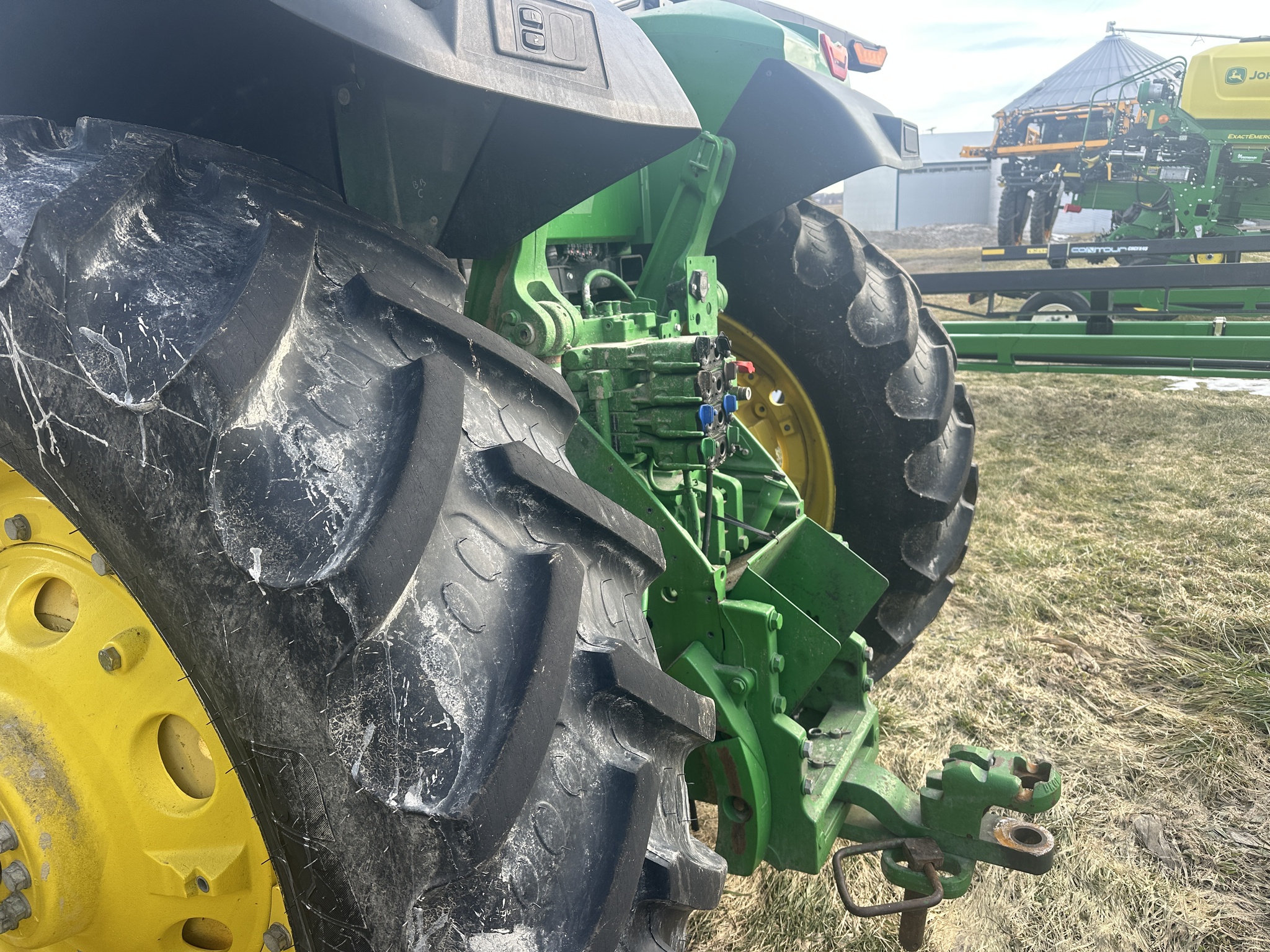 2023 John Deere 8R 250 Image 3