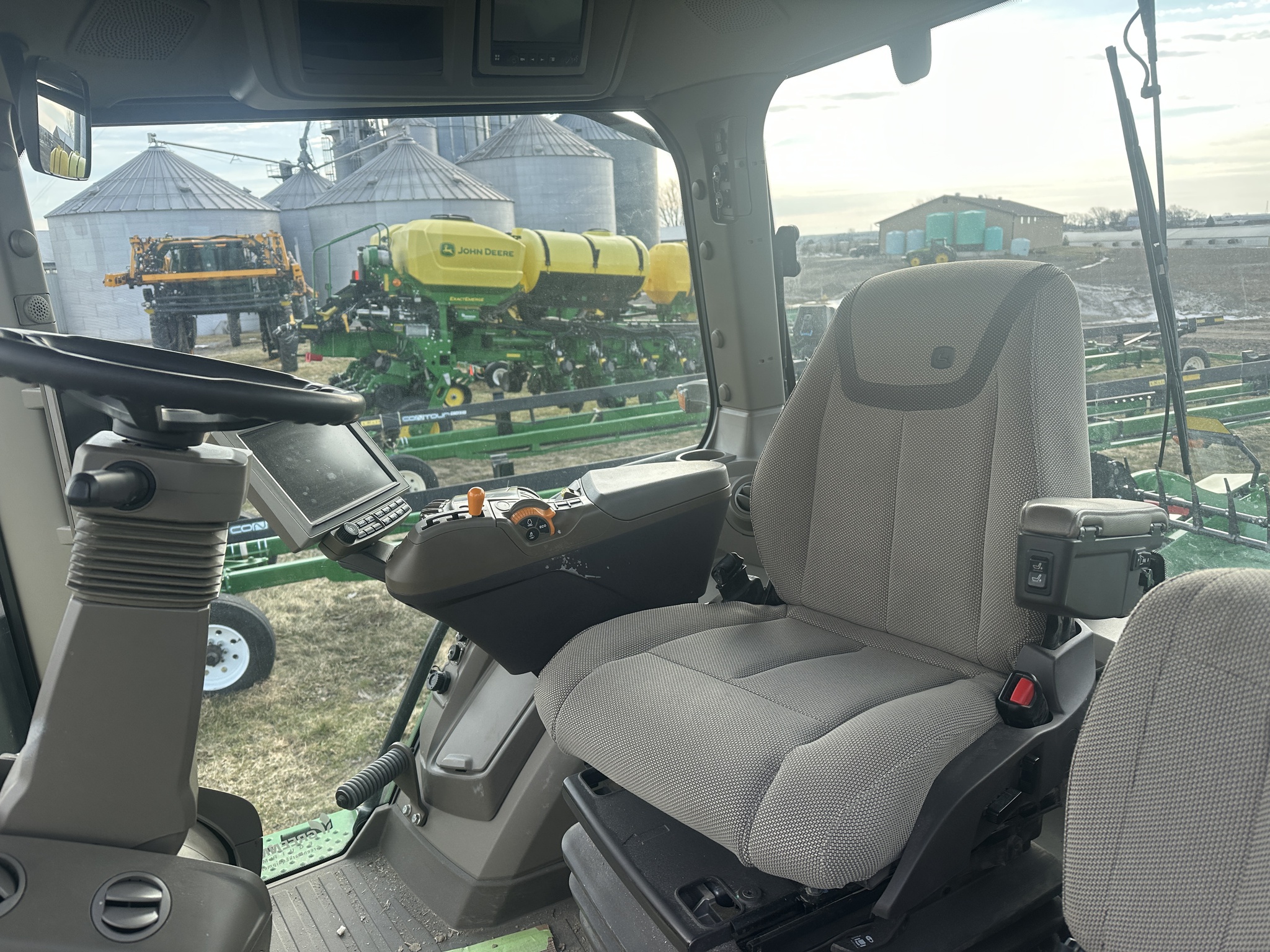 2023 John Deere 8R 250 Image 2