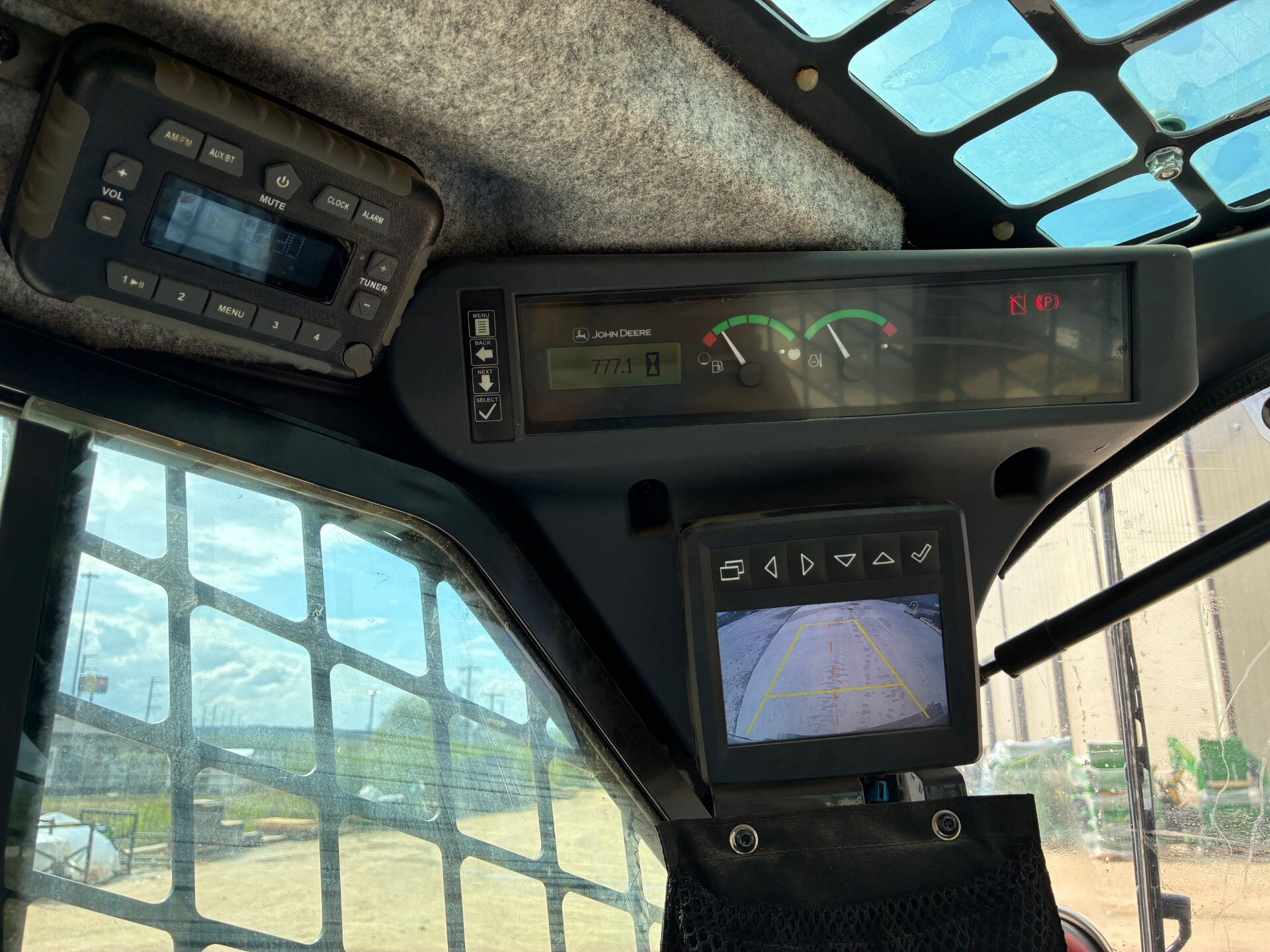 2019 John Deere 324G Image 8