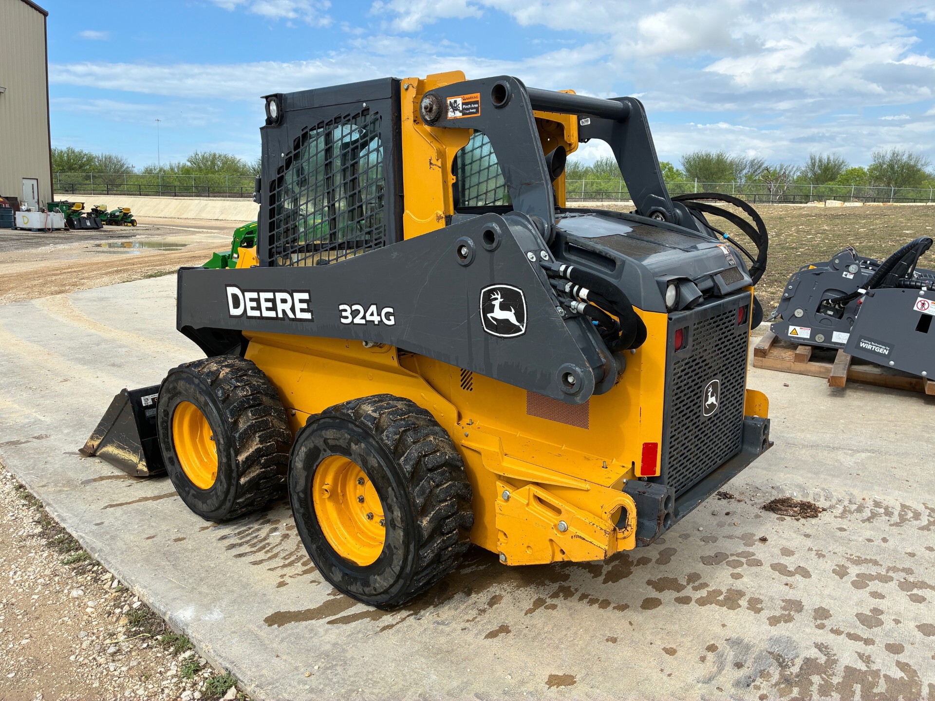 2019 John Deere 324G Image 2