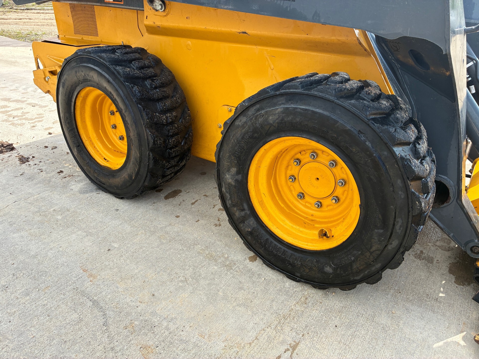 2019 John Deere 324G Image 11