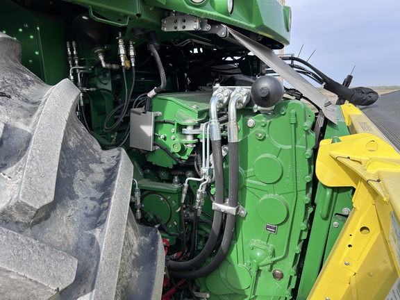 Used 2025 John Deere 9500 Self Propelled Forage Harvesters at Horizon Ag & Turf in Barrhead, AB - Photo23