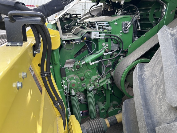 Used 2025 John Deere 9500 Self Propelled Forage Harvesters at Horizon Ag & Turf in Barrhead, AB - Photo32