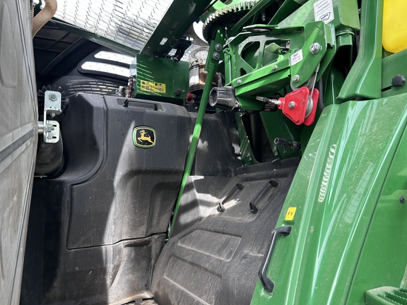 Used 2025 John Deere 9500 Self Propelled Forage Harvesters at Horizon Ag & Turf in Barrhead, AB - Photo37