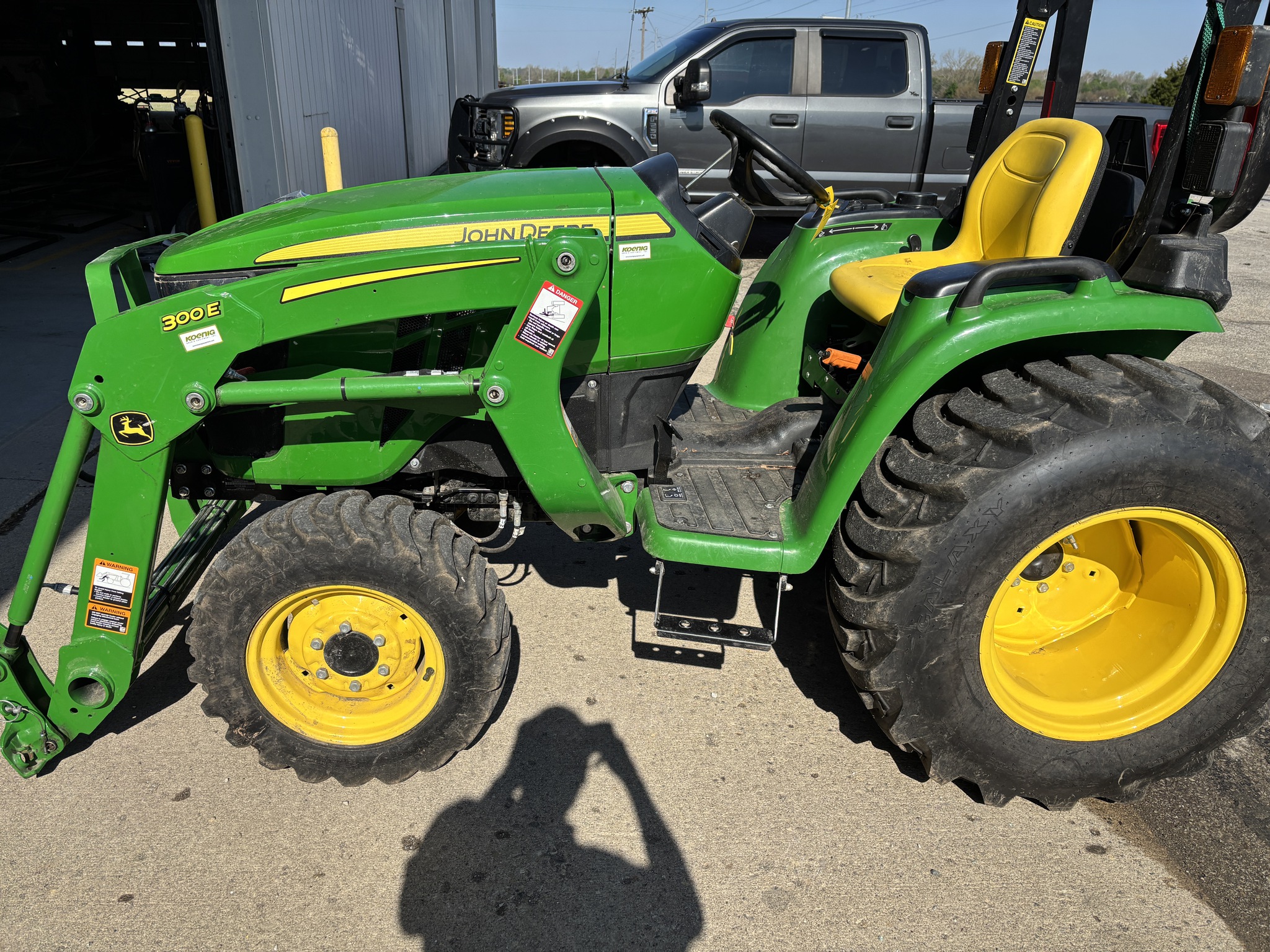 Used 2023 John Deere 3038E Compact Utility Tractors at Koenig Equipment in Richmond, IN - PhotoXL0