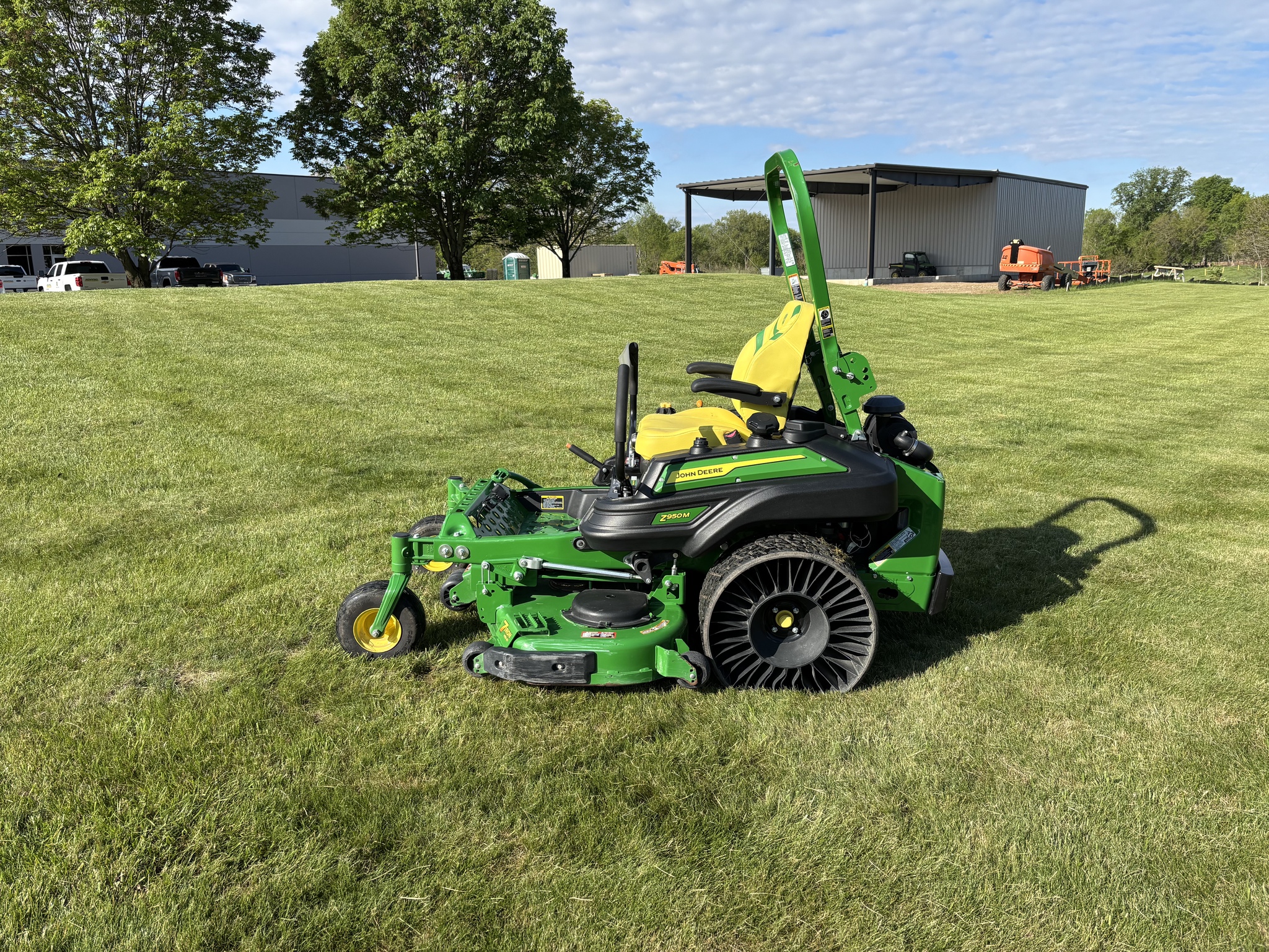 Used 2024 John Deere Z950M Zero Turn Mowers at Koenig Equipment in Knightstown, IN - PhotoXL7