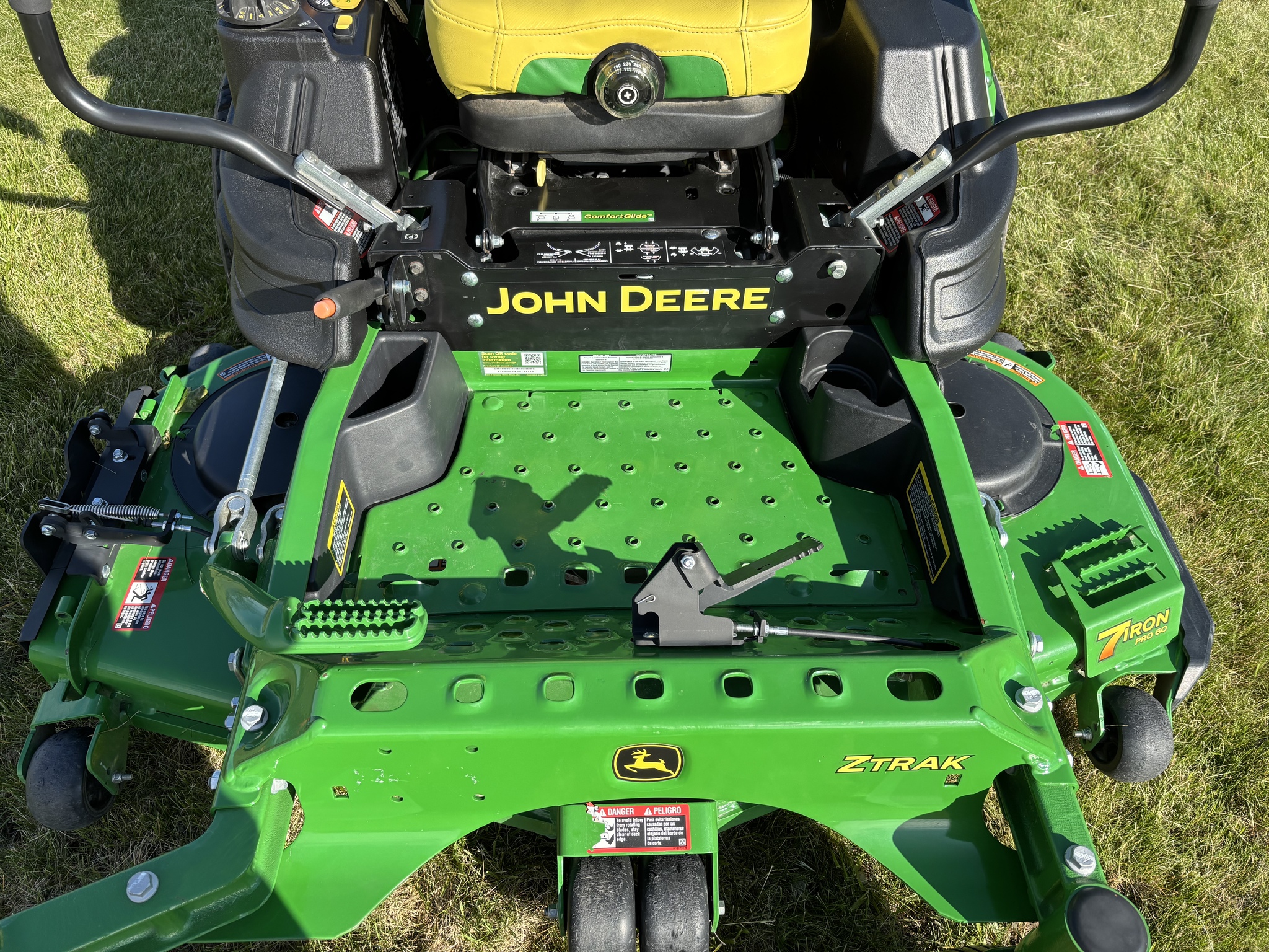 Used 2024 John Deere Z950M Zero Turn Mowers at Koenig Equipment in Knightstown, IN - PhotoXL13