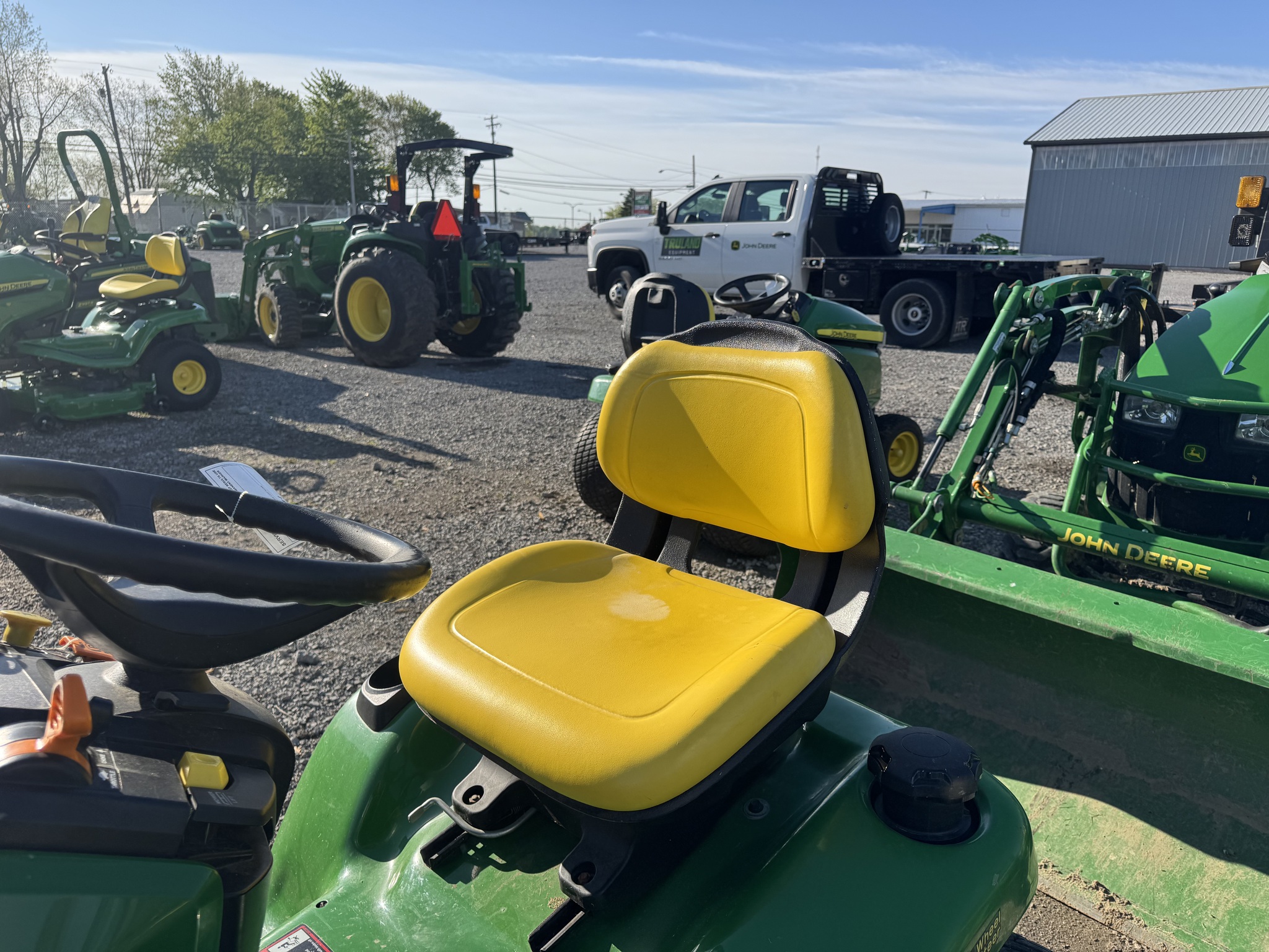 2017 John Deere X394 Image 5