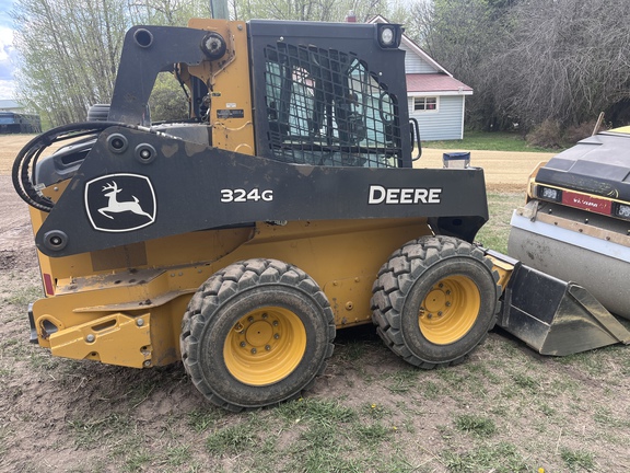 John Deere 324G