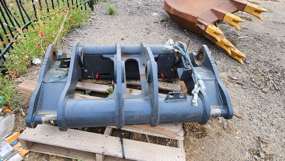 2026 John Deere 624P HI-VIS