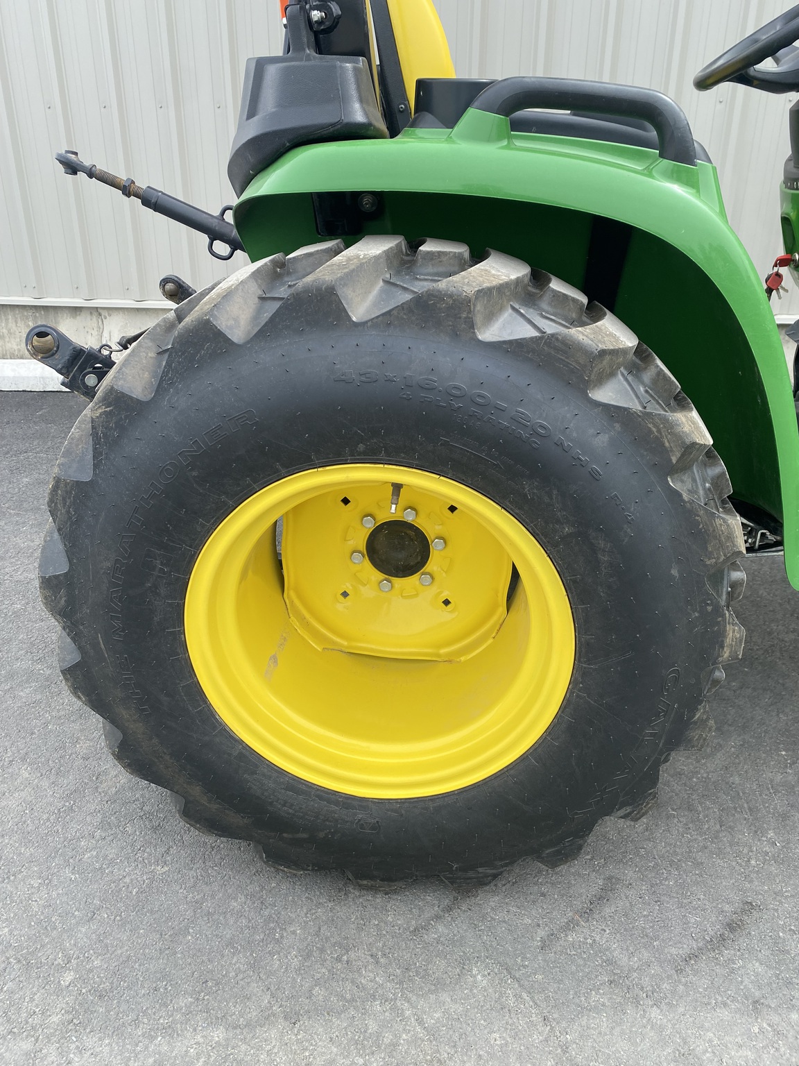 2023 John Deere 3038E Image 4
