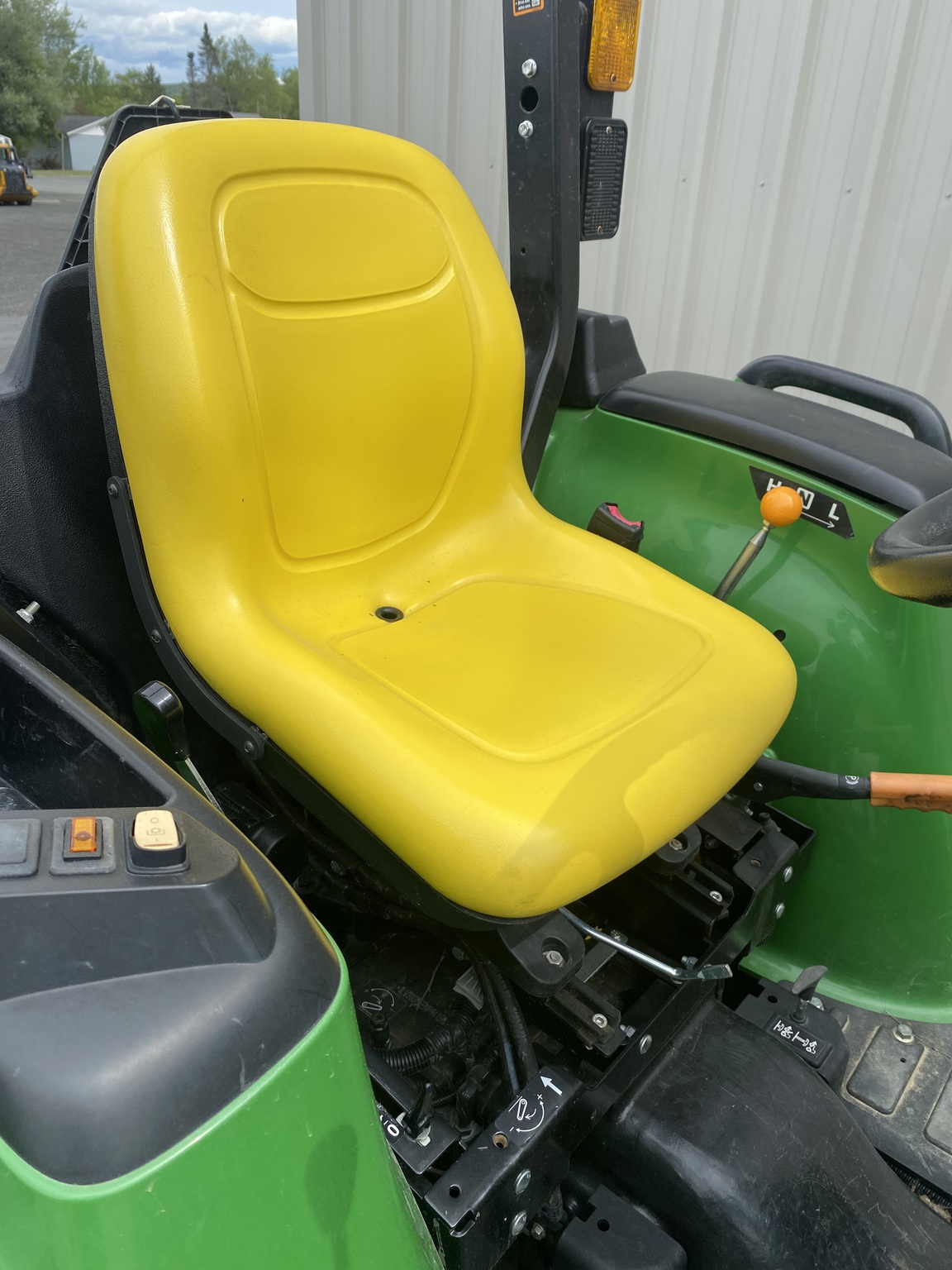 2023 John Deere 3038E Image 6