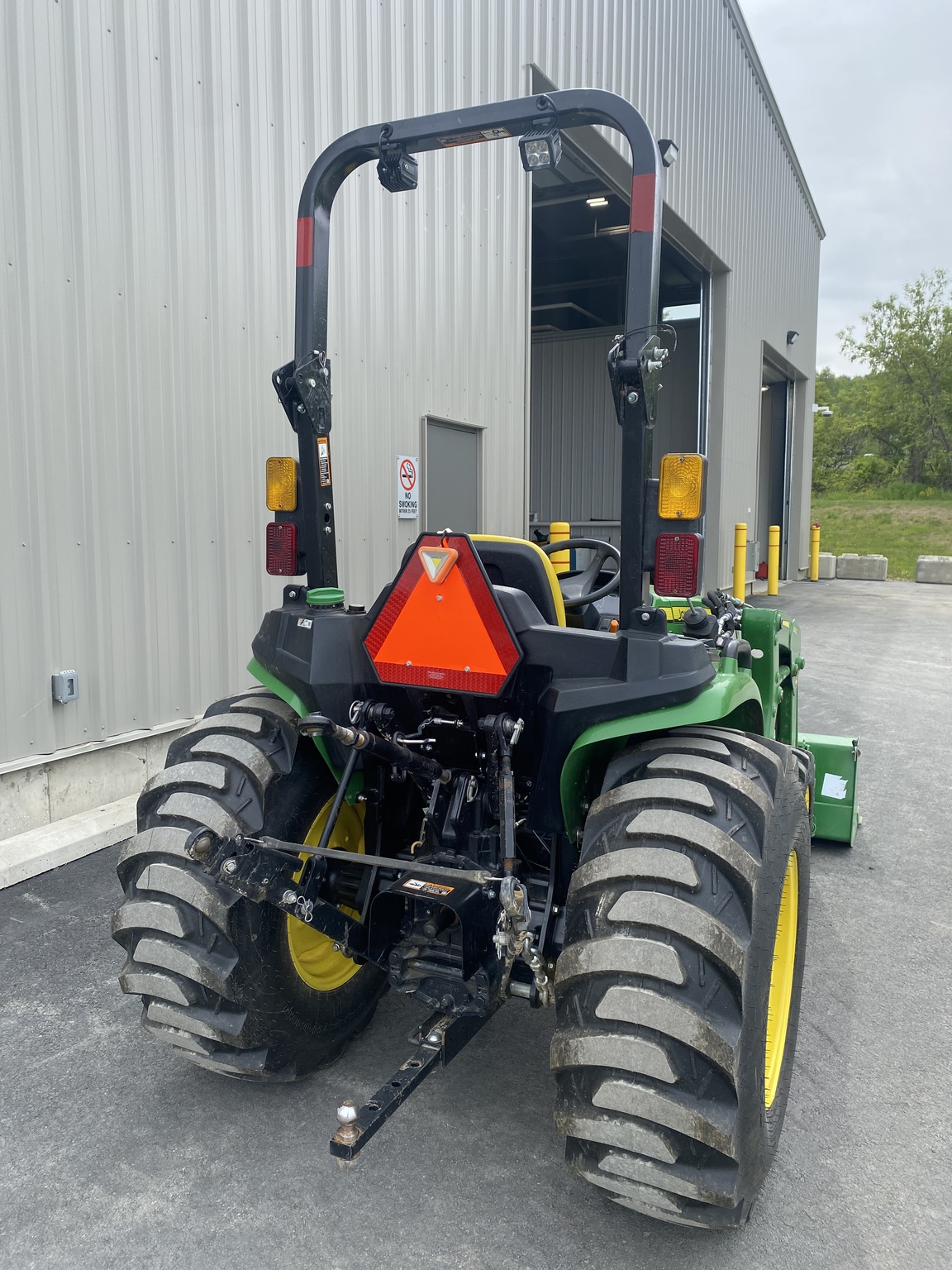 2023 John Deere 3038E Image 7