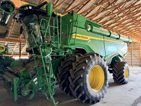 Photo of 2023 John Deere X9 1000