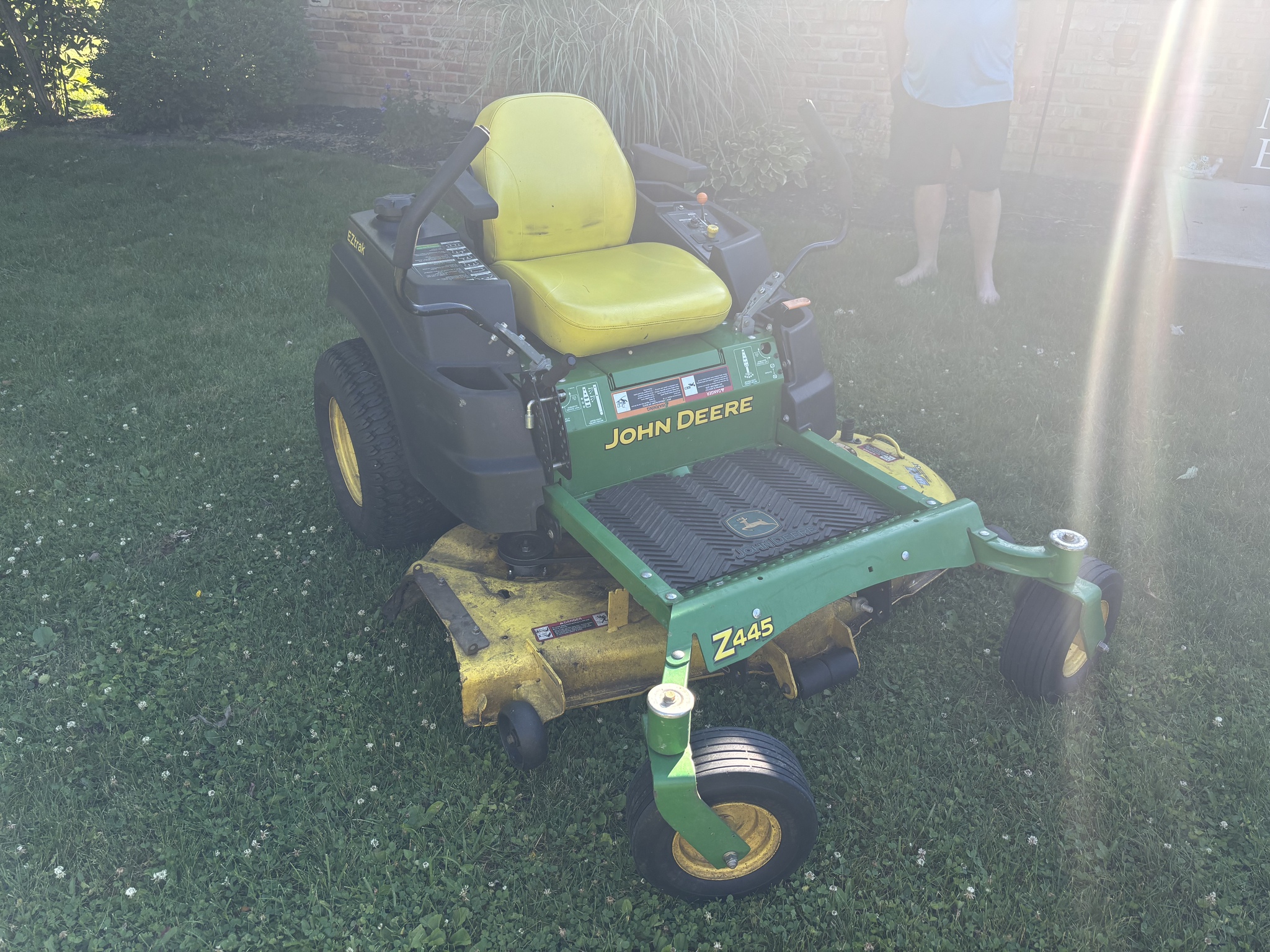 Used 2013 John Deere Z445 Zero Turn Mowers at Koenig Equipment in Urbana, OH - PhotoXL6