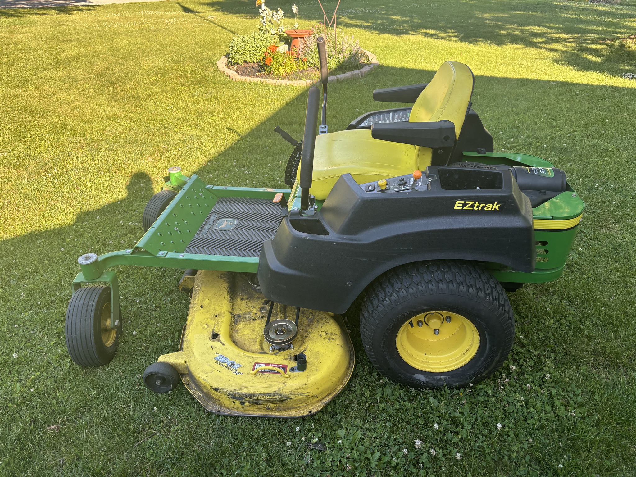 Used 2013 John Deere Z445 Zero Turn Mowers at Koenig Equipment in Urbana, OH - PhotoXL3