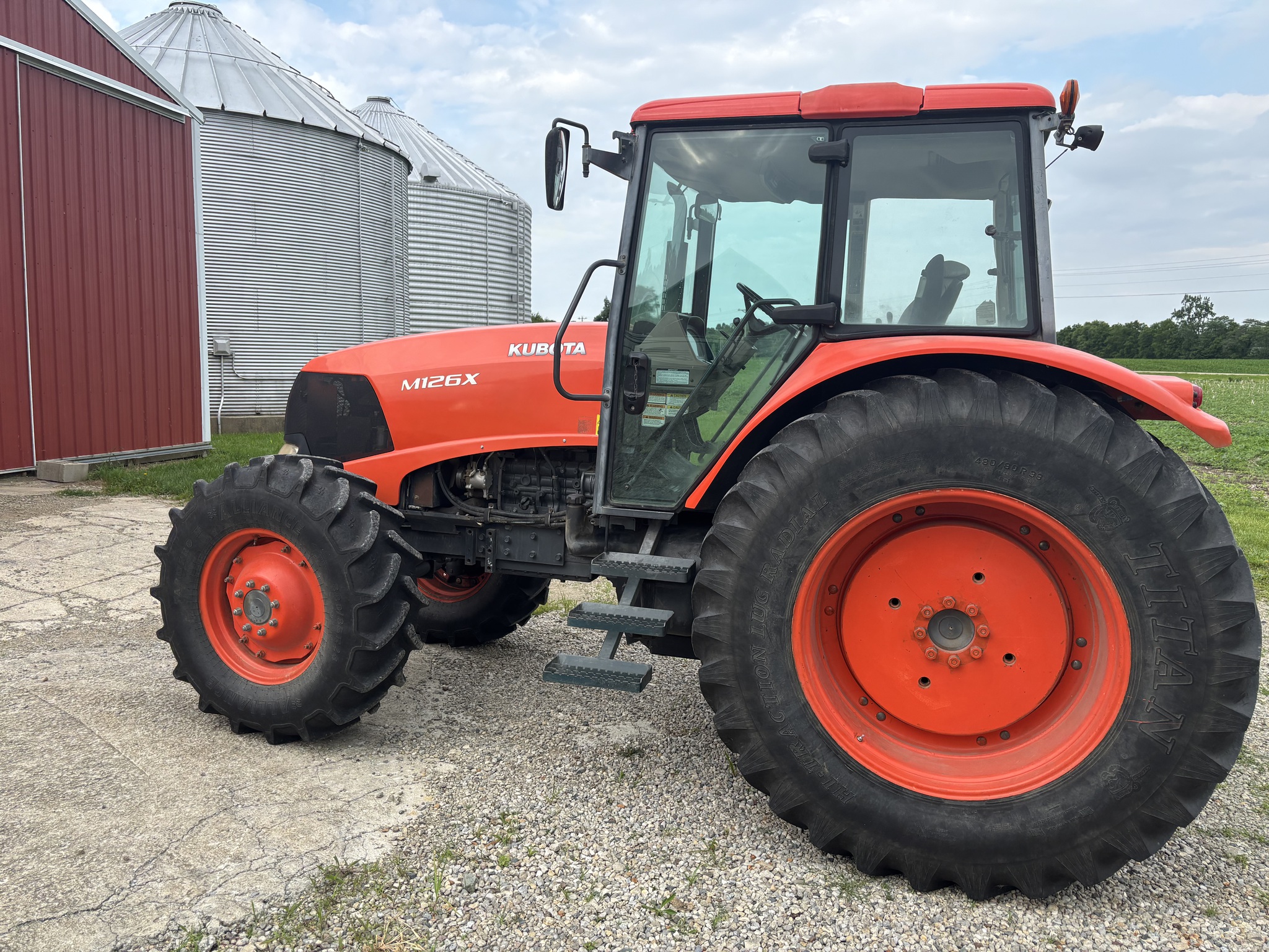 Used 2014 Kubota M126X Utility Tractors at Koenig Equipment in Urbana, OH - PhotoXL3