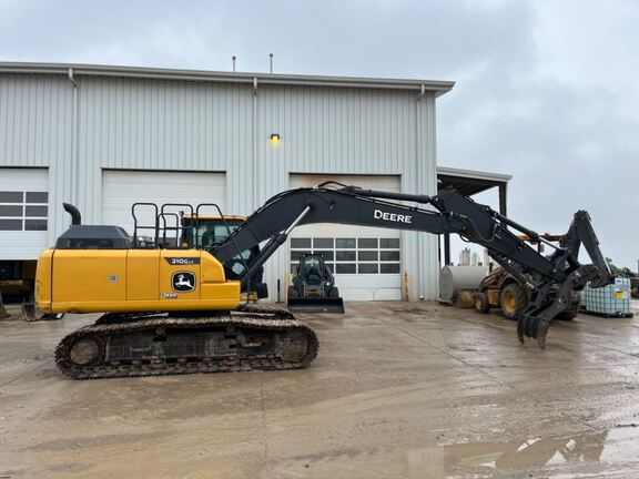 2022 John Deere 210G LC