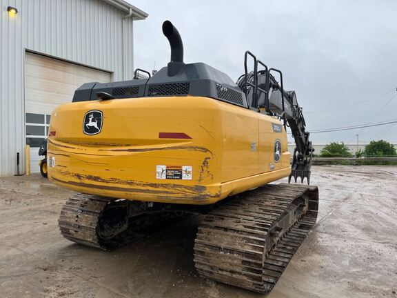 2022 John Deere 210G LC