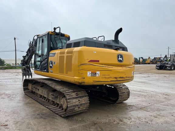 2022 John Deere 210G LC