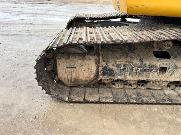 2022 John Deere 210G LC