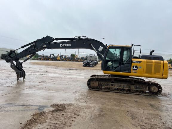 2022 John Deere 210G LC