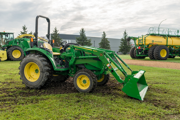 John Deere 4044M