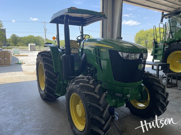 Photo of 2023 John Deere 6105E