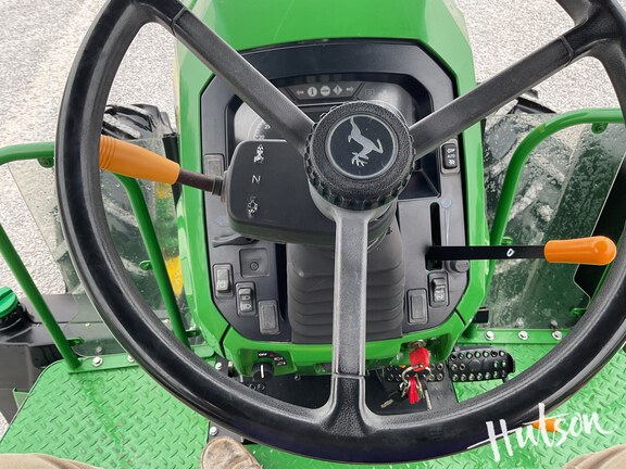 Photo of 2023 John Deere 6105E