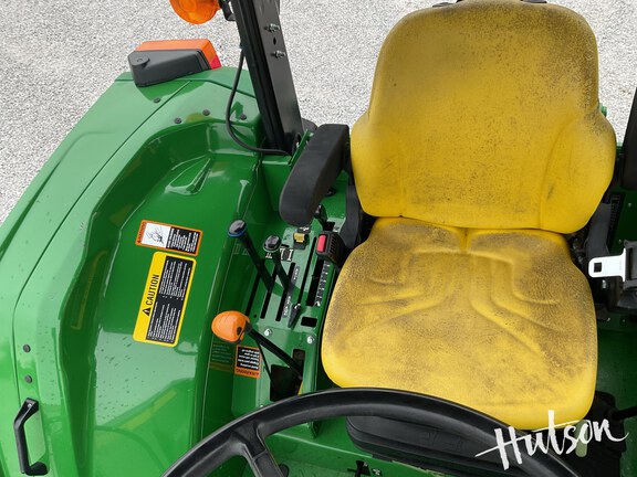 Photo of 2023 John Deere 6105E