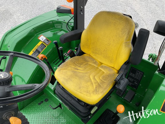 Photo of 2023 John Deere 6105E