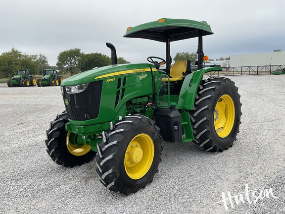 Photo of 2023 John Deere 6105E