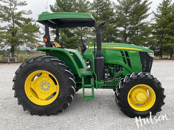 Photo of 2023 John Deere 6105E