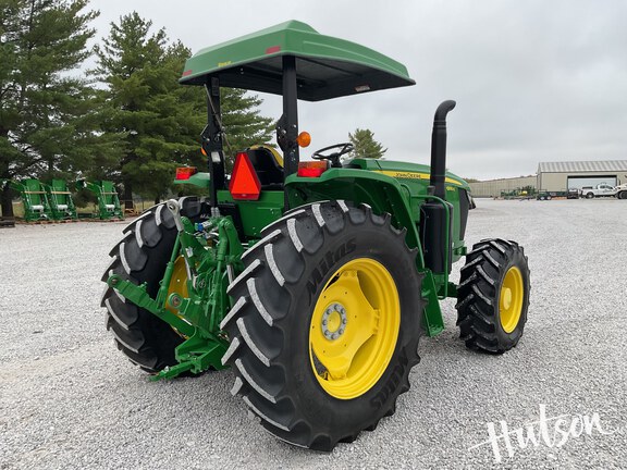 Photo of 2023 John Deere 6105E