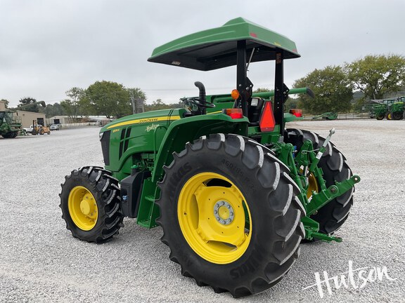 Photo of 2023 John Deere 6105E