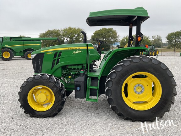 Photo of 2023 John Deere 6105E