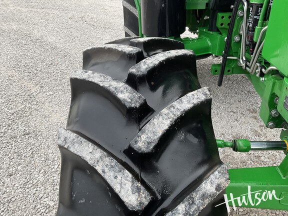 Photo of 2023 John Deere 6105E