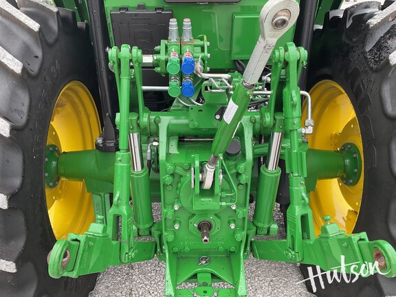 Photo of 2023 John Deere 6105E