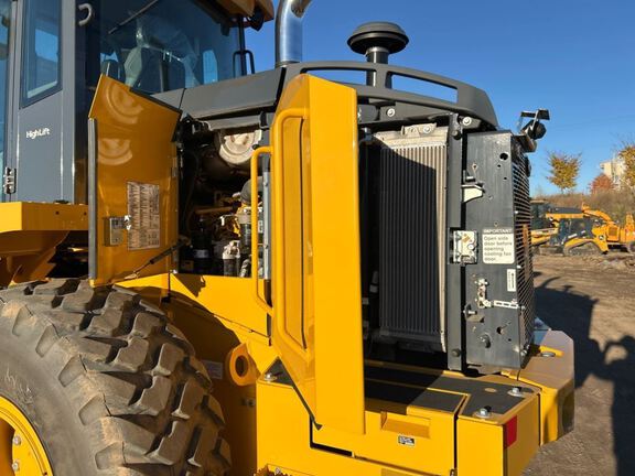 2024 John Deere 444P
