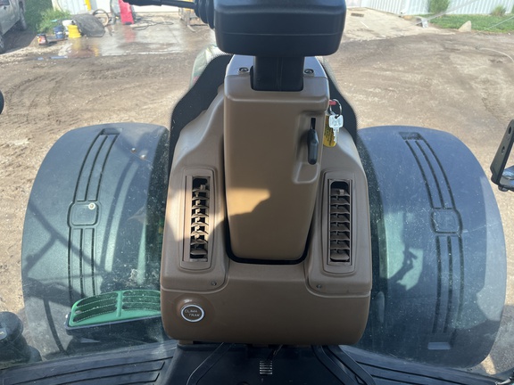 Photo of 2008 John Deere 8530