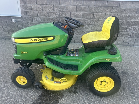Used 2009 John Deere X304 Lawn & Garden Tractors at Horizon Ag & Turf in Edmonton South, AB - Photo2