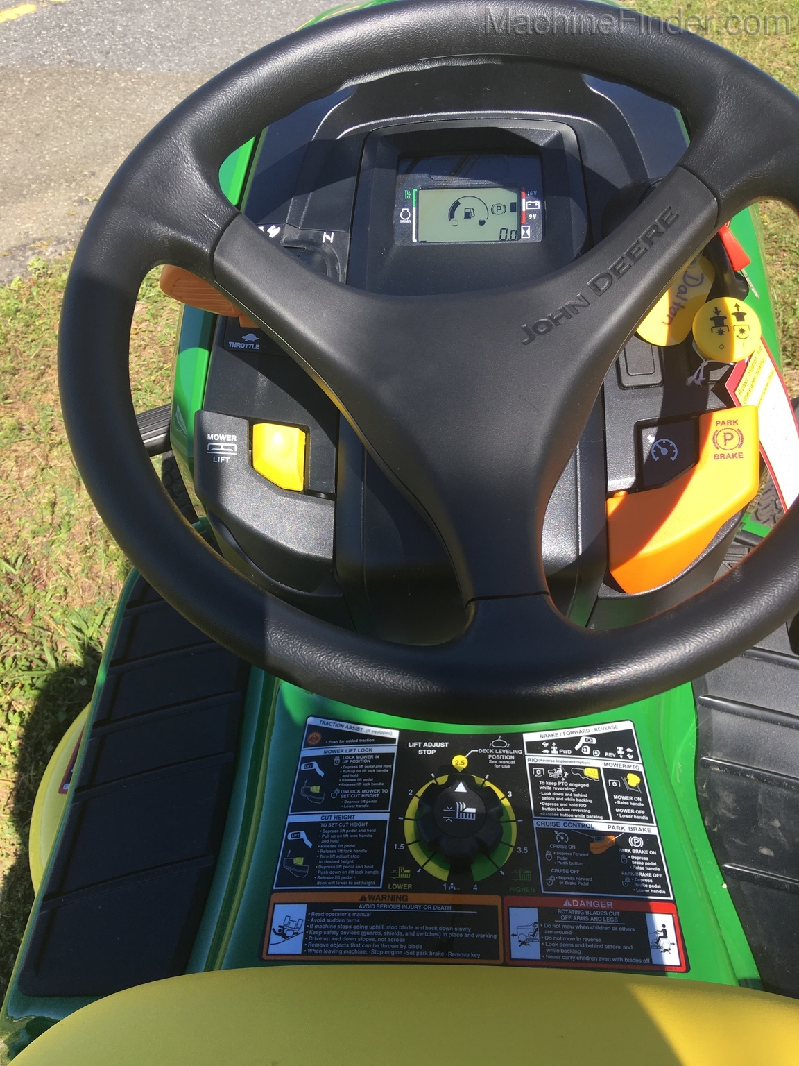 2020 John Deere X330 Image 5