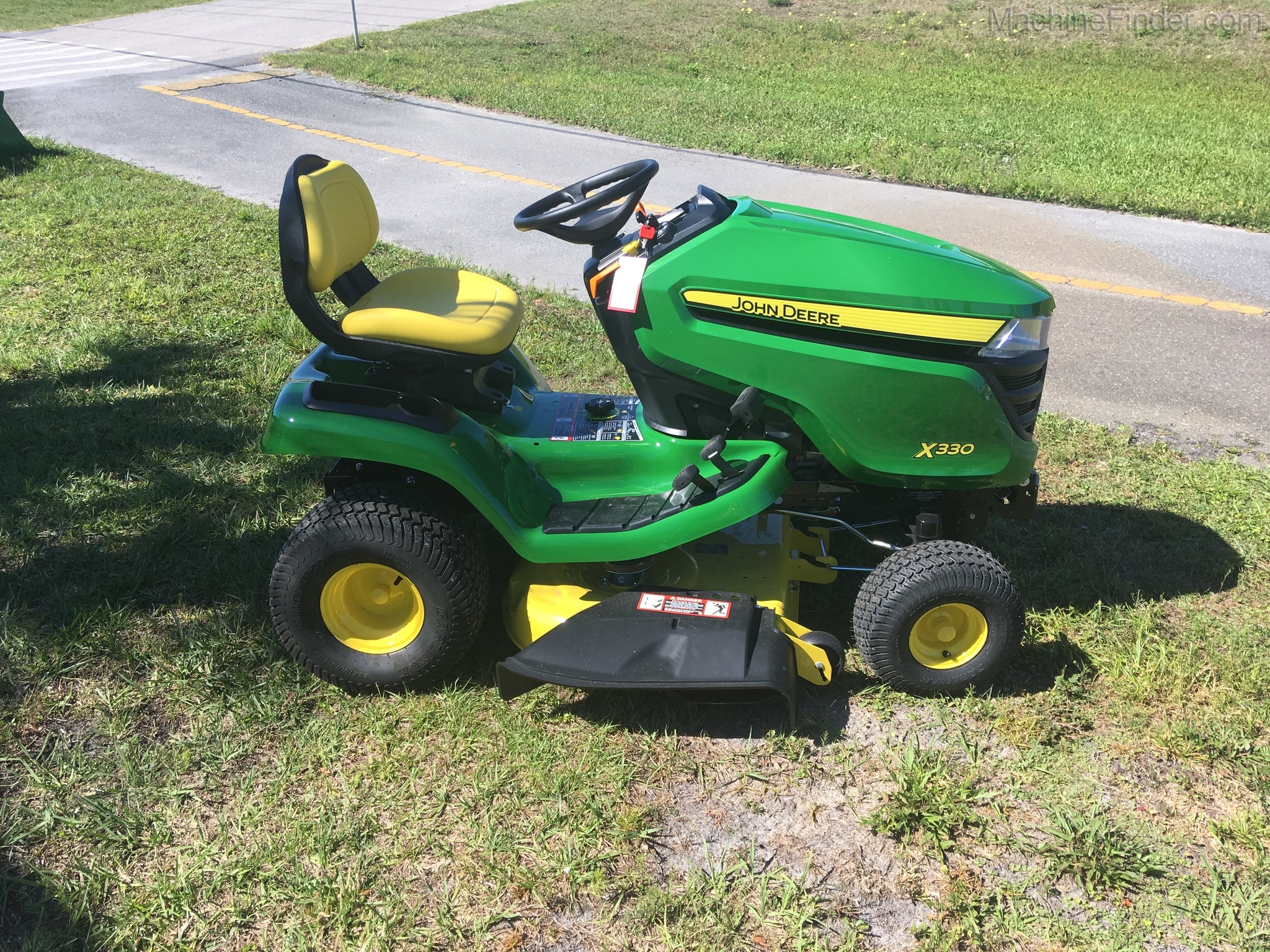 2020 John Deere X330 Image 3