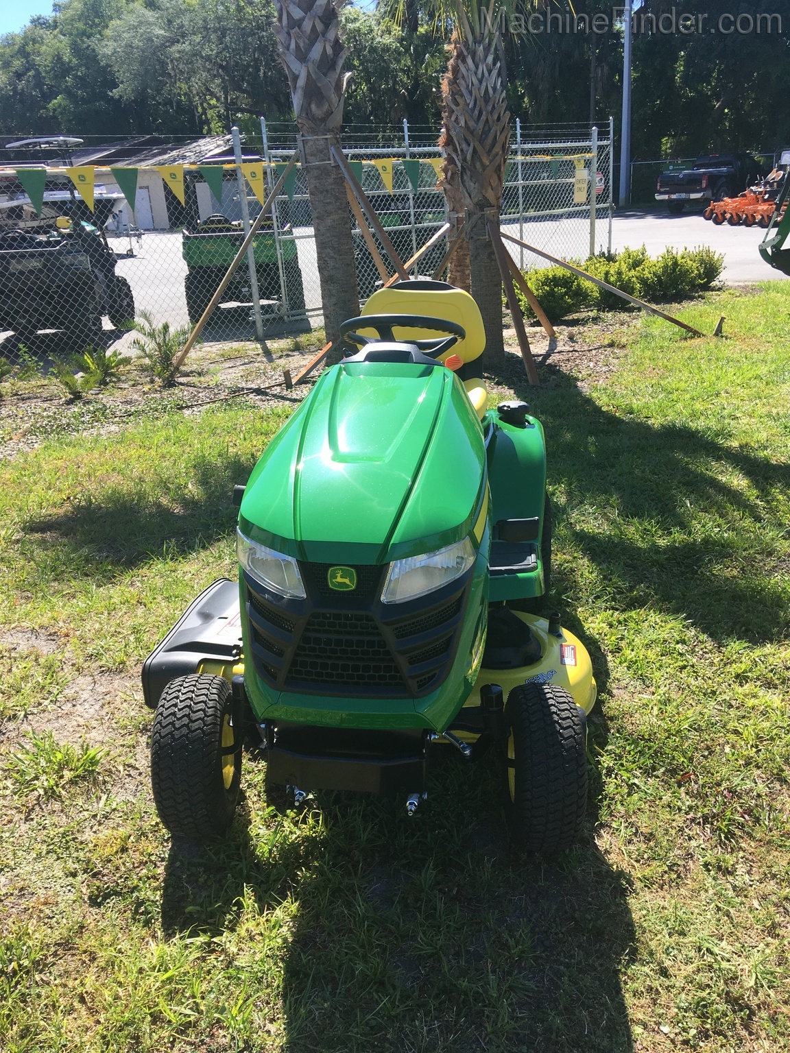 2020 John Deere X330 Image 2