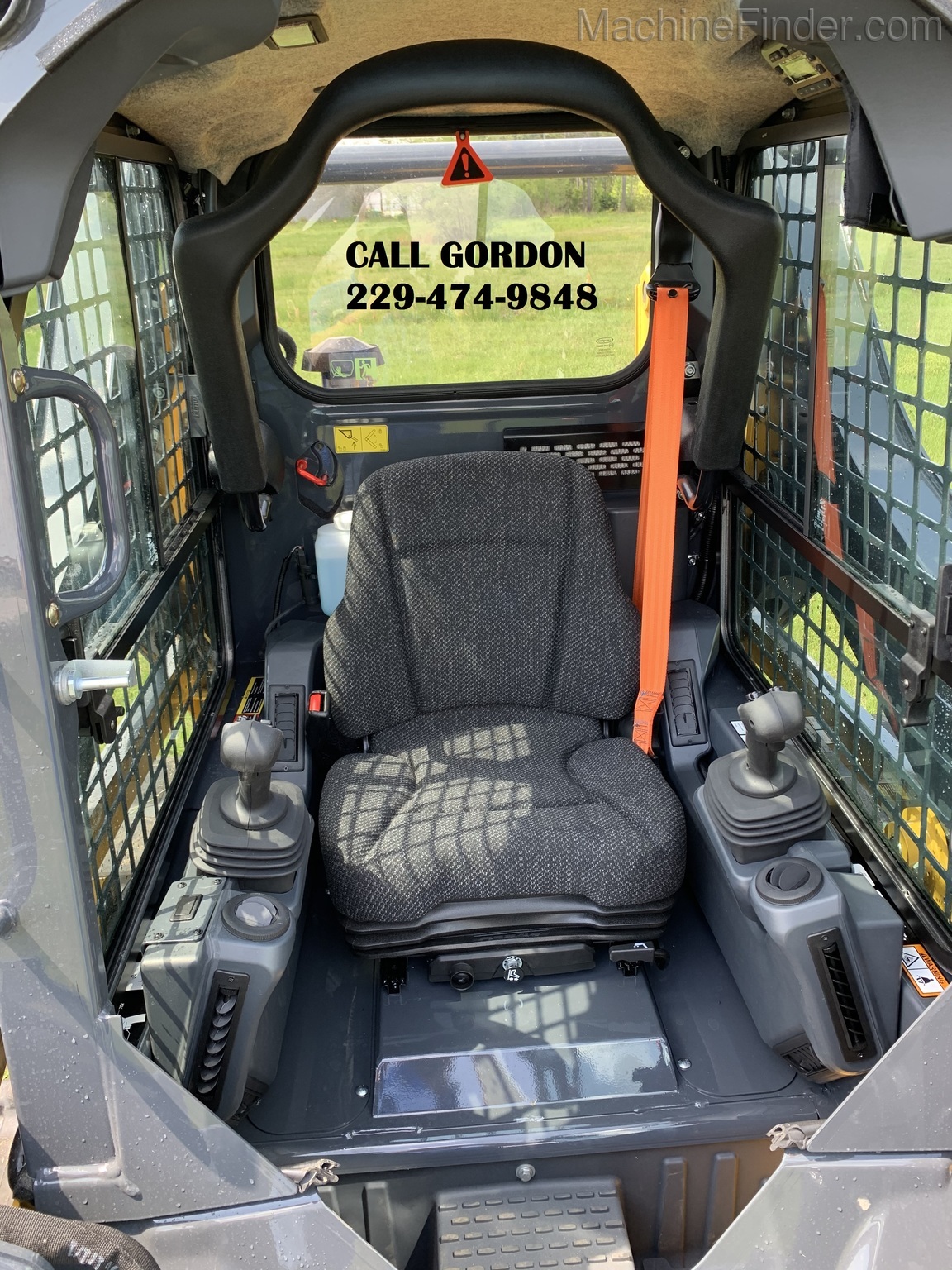 2020 John Deere 317G Image 6