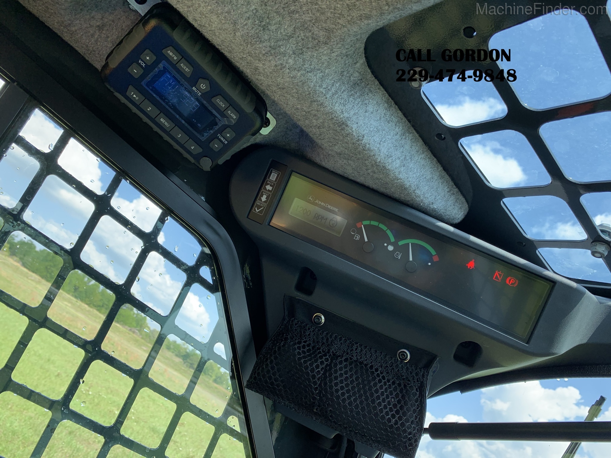 2020 John Deere 317G Image 8