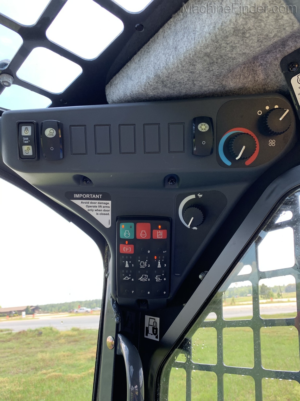 2020 John Deere 317G Image 7