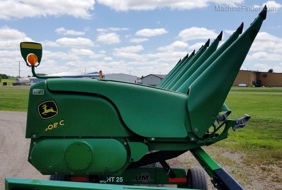 2011 John Deere 608C - Corn and Row Crop headers - Dyersville, IA
